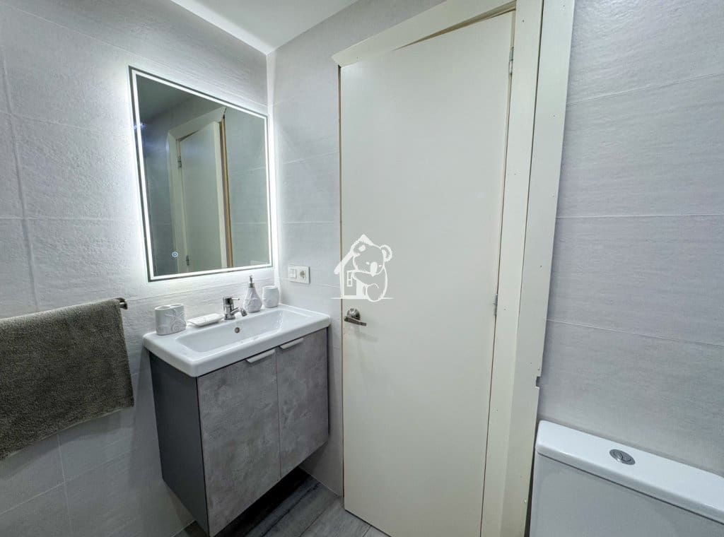 2 soveværelse Lejlighed til leje i Torrevieja med swimmingpool garage - € 950 (Ref: 9990069)