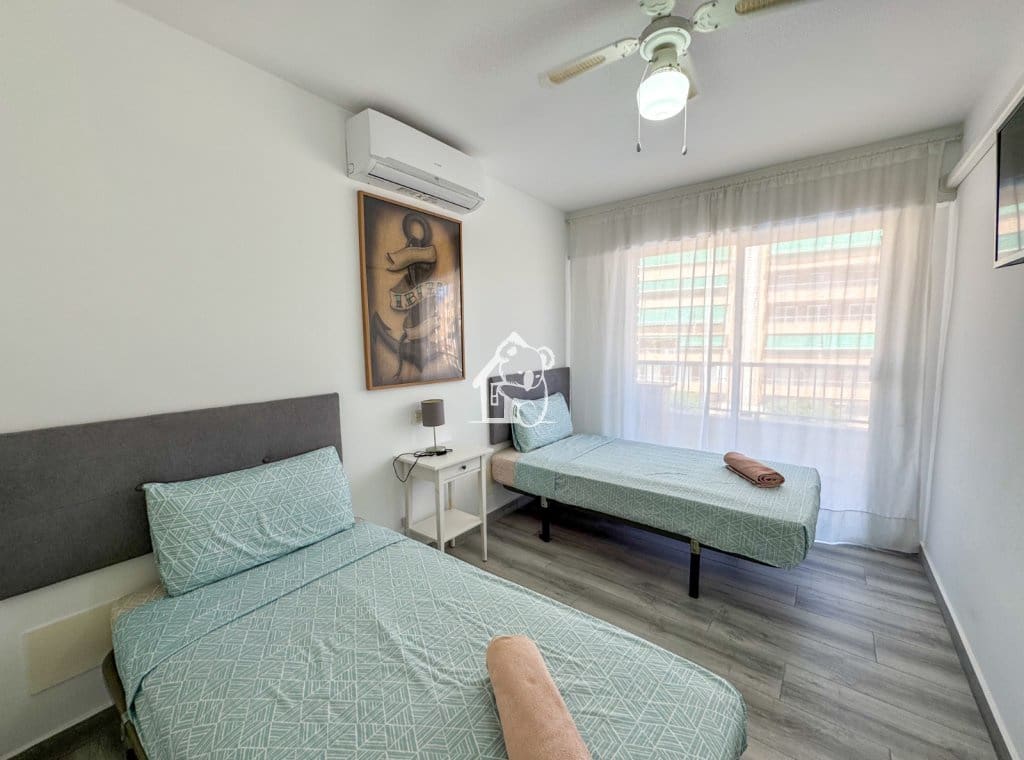 2 soveværelse Lejlighed til leje i Torrevieja med swimmingpool garage - € 950 (Ref: 9990069)