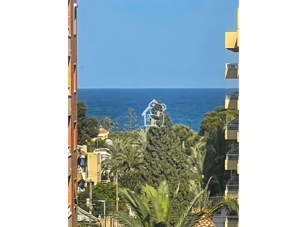 2 soveværelse Lejlighed til leje i Torrevieja med swimmingpool garage - € 950 (Ref: 9990069)