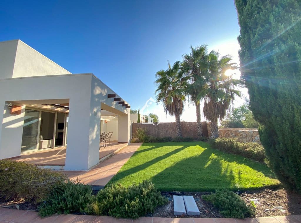 3 soverom Villa til leie i San Miguel de Salinas med svømmebasseng - € 2 300 (Ref: 9993684)