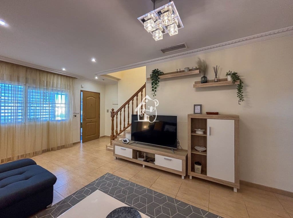 3 soveværelse Byhus til leje i Torrevieja med swimmingpool garage - € 1.600 (Ref: 9998002)