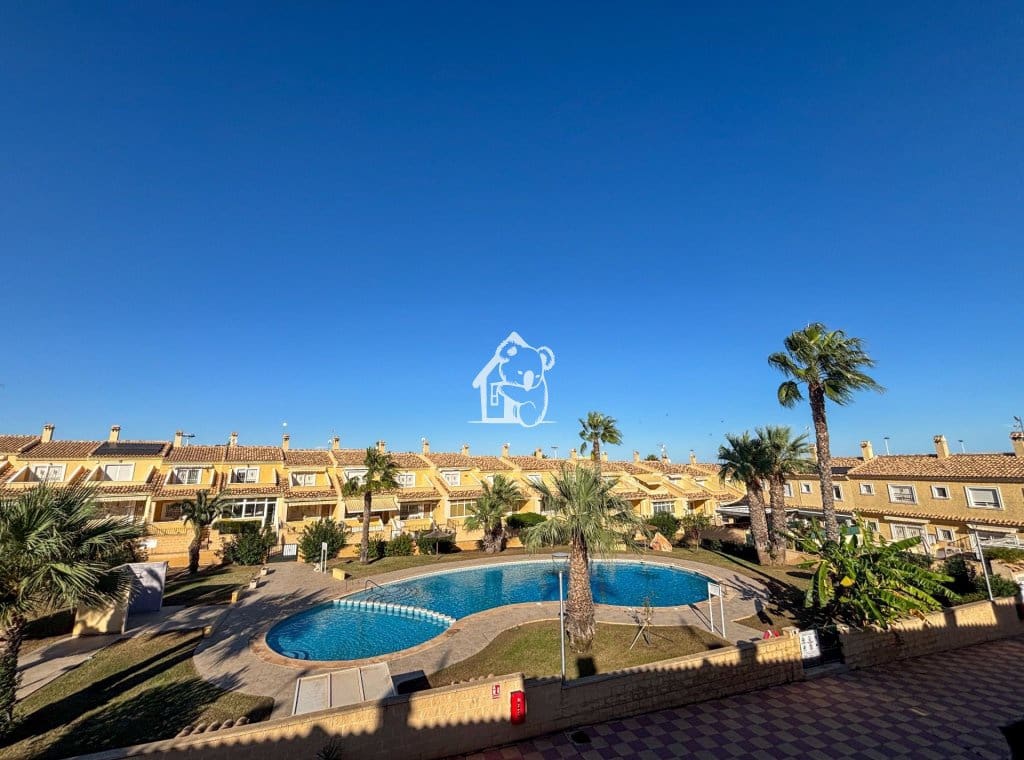 3 soveværelse Byhus til leje i Torrevieja med swimmingpool garage - € 1.600 (Ref: 9998002)
