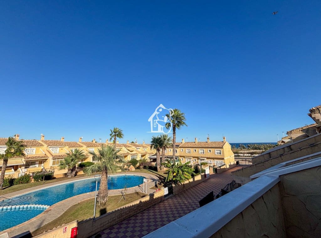 3 soveværelse Byhus til leje i Torrevieja med swimmingpool garage - € 1.600 (Ref: 9998002)