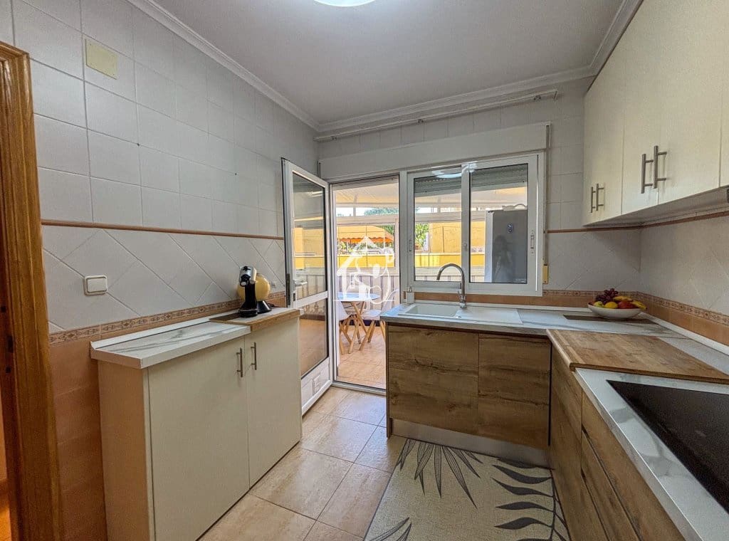 3 soveværelse Byhus til leje i Torrevieja med swimmingpool garage - € 1.600 (Ref: 9998002)