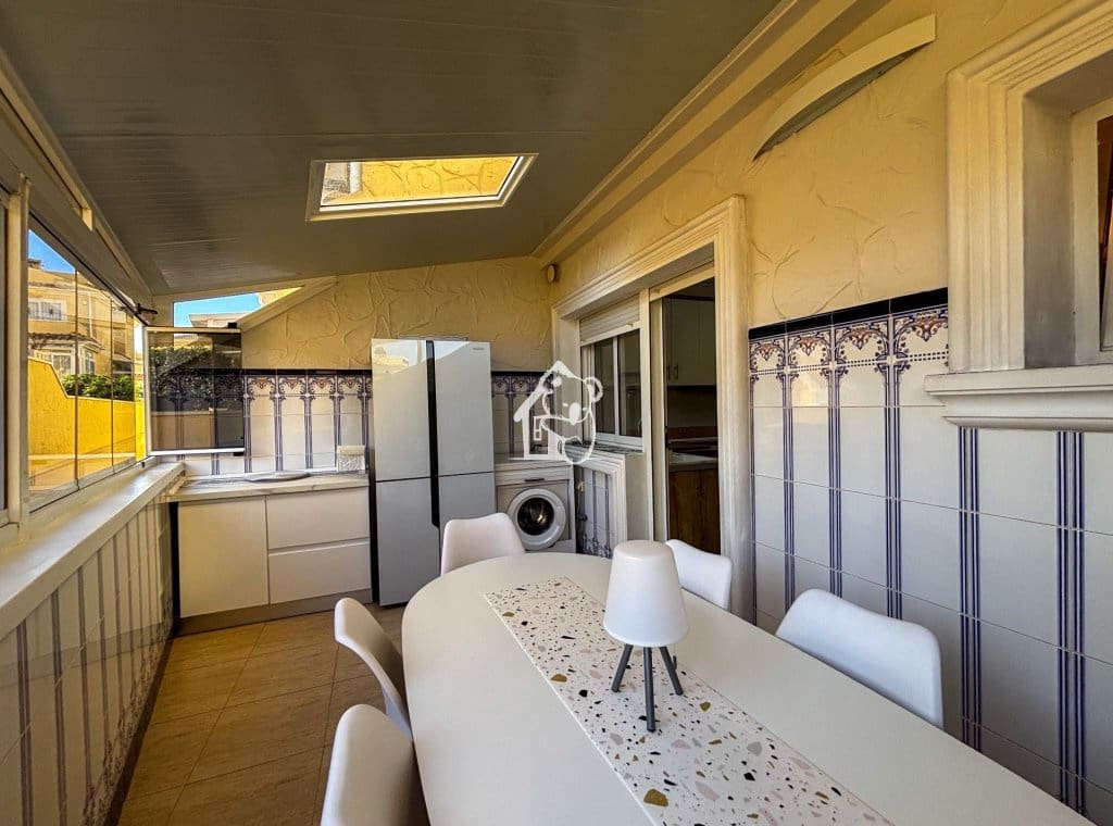 3 soveværelse Byhus til leje i Torrevieja med swimmingpool garage - € 1.600 (Ref: 9998002)