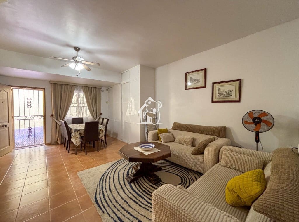 3 soveværelse Byhus til leje i Torrevieja med swimmingpool garage - € 1.600 (Ref: 9998002)