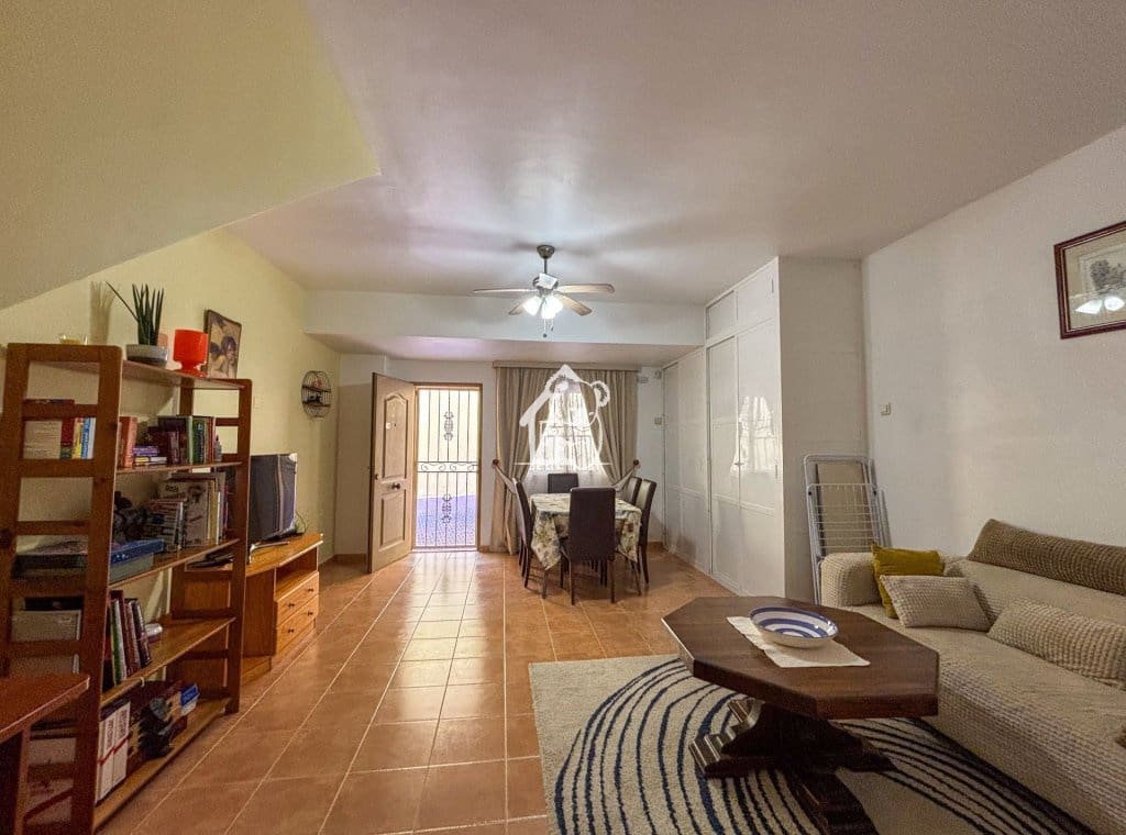 3 soveværelse Byhus til leje i Torrevieja med swimmingpool garage - € 1.600 (Ref: 9998002)