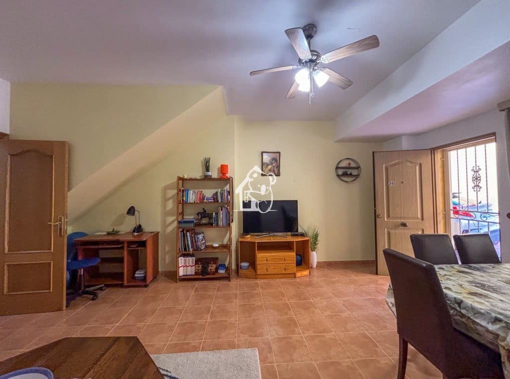 3 soveværelse Byhus til leje i Torrevieja med swimmingpool garage - € 1.600 (Ref: 9998002)