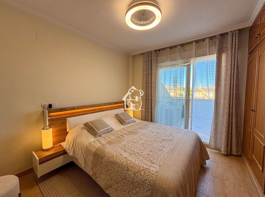 3 soveværelse Byhus til leje i Torrevieja med swimmingpool garage - € 1.600 (Ref: 9998002)