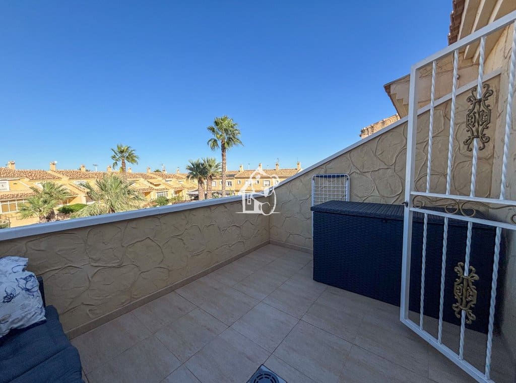 3 soveværelse Byhus til leje i Torrevieja med swimmingpool garage - € 1.600 (Ref: 9998002)