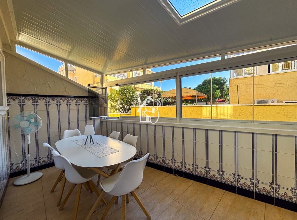3 soveværelse Byhus til leje i Torrevieja med swimmingpool garage - € 1.600 (Ref: 9998002)