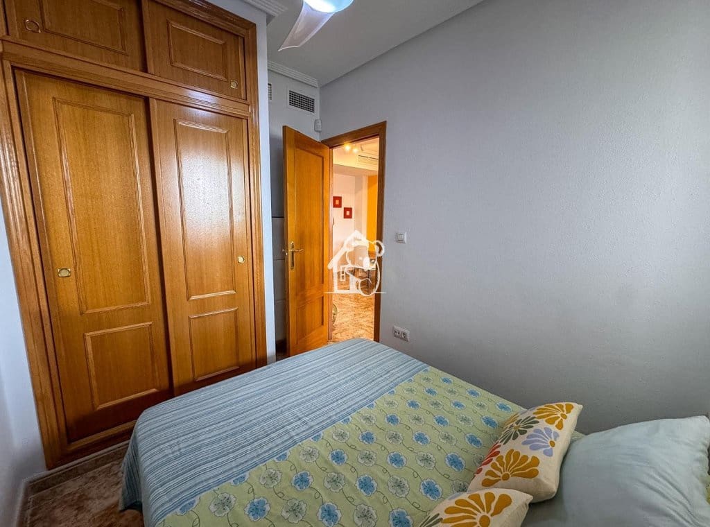 Appartement de 2 chambres à louer à Orihuela Costa avec piscine - 650 € (Ref: 9998004)