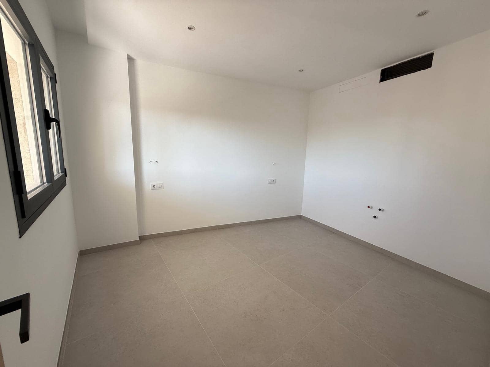 3 slaapkamer Flat te koop in Ariany - € 279.000 (Ref: 9202536)