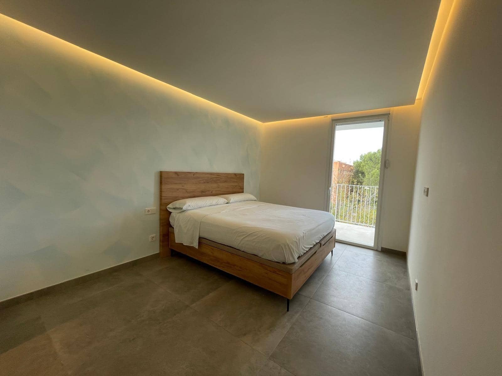 3 bedroom Flat for rent in Palma de Mallorca - € 2,000 (Ref: 9482113)