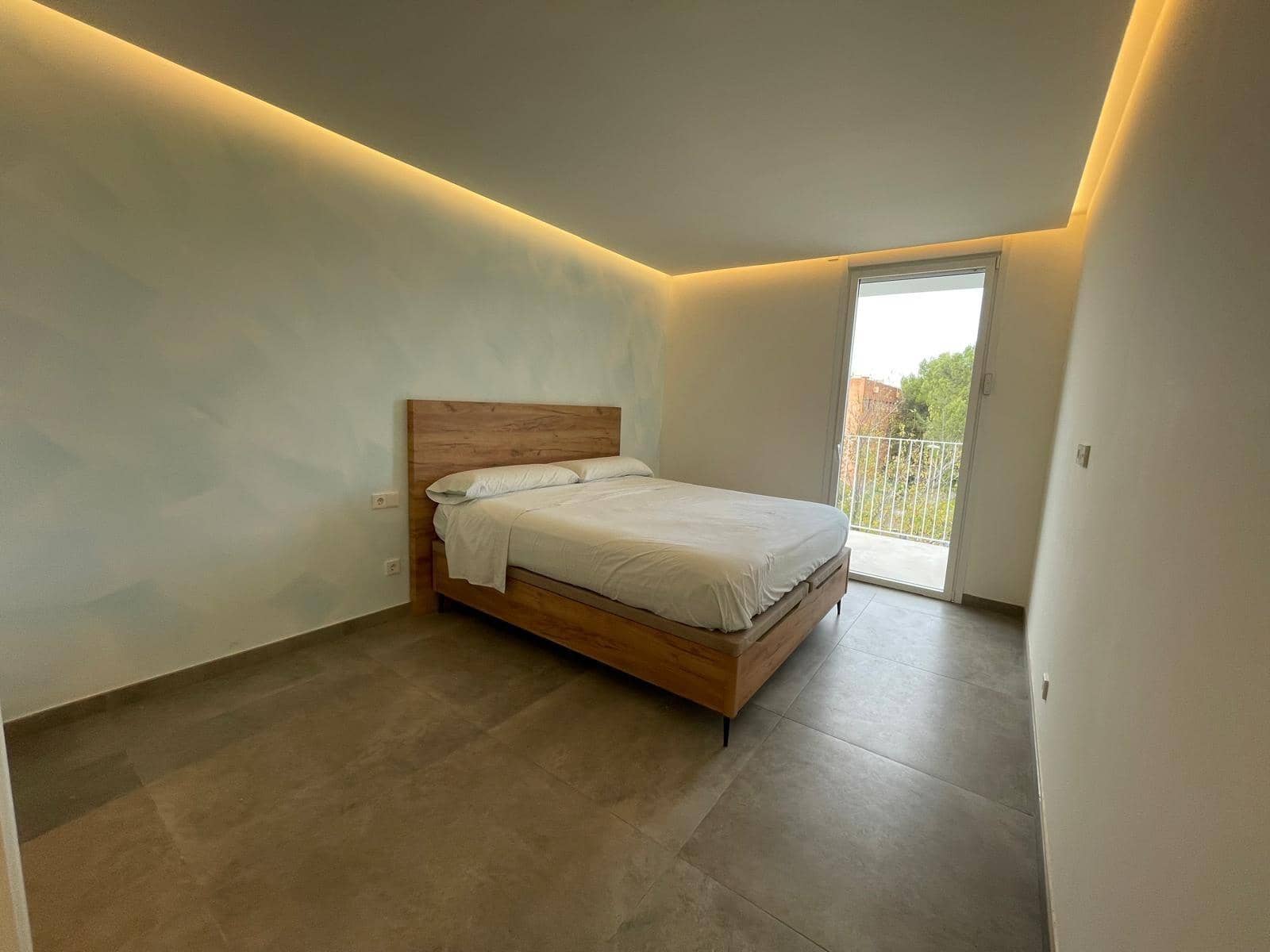 3 bedroom Flat for rent in Palma de Mallorca - € 2,000 (Ref: 9482113)