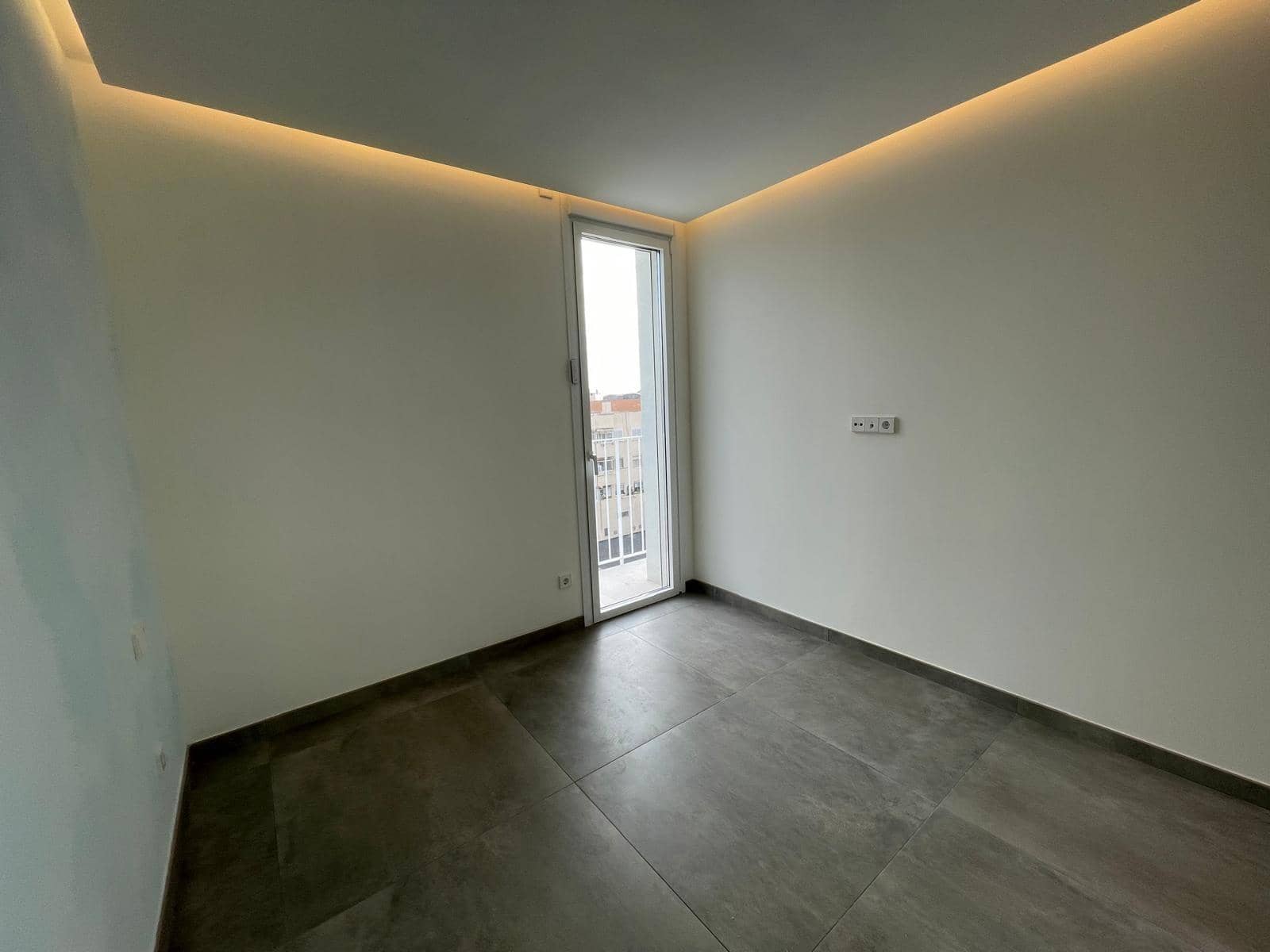 3 bedroom Flat for rent in Palma de Mallorca - € 2,000 (Ref: 9482113)