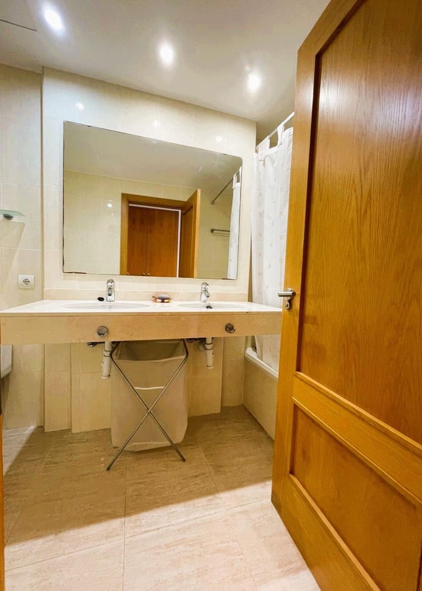 3 bedroom Flat for rent in Palma de Mallorca with pool - € 2,000 (Ref: 9551800)