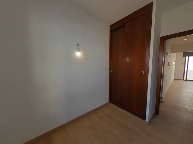 2 bedroom Flat for sale in Palma de Mallorca - € 290,000 (Ref: 9700124)