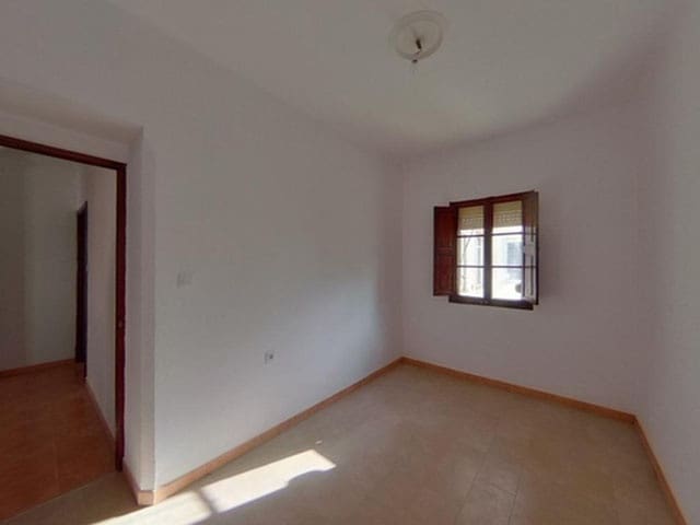 4 bedroom Flat for sale in Palma de Mallorca - € 320,000 (Ref: 9700125)