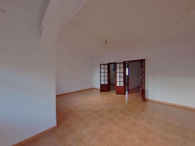 4 bedroom Flat for sale in Palma de Mallorca - € 320,000 (Ref: 9700125)