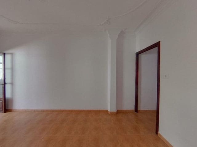 4 bedroom Flat for sale in Palma de Mallorca - € 320,000 (Ref: 9700125)