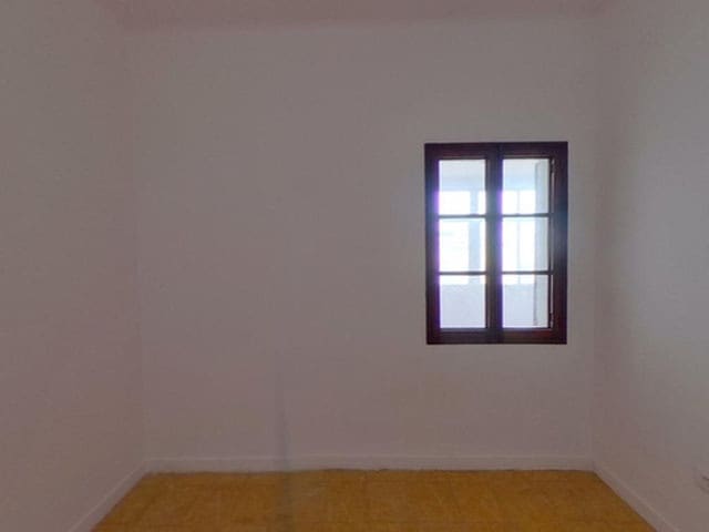 4 bedroom Flat for sale in Palma de Mallorca - € 320,000 (Ref: 9700125)