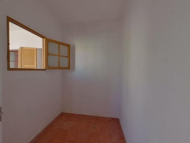 4 bedroom Flat for sale in Palma de Mallorca - € 320,000 (Ref: 9700125)