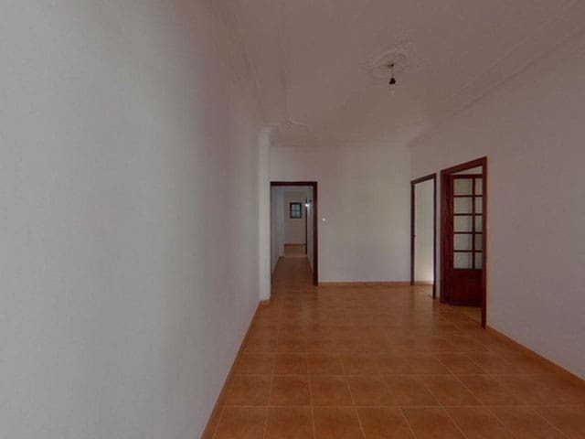 4 bedroom Flat for sale in Palma de Mallorca - € 320,000 (Ref: 9700125)