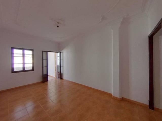 4 bedroom Flat for sale in Palma de Mallorca - € 320,000 (Ref: 9700125)