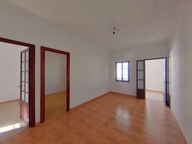 4 bedroom Flat for sale in Palma de Mallorca - € 320,000 (Ref: 9700125)