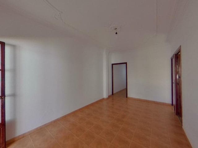 4 bedroom Flat for sale in Palma de Mallorca - € 320,000 (Ref: 9700125)