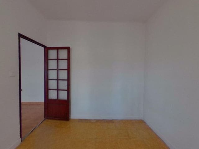 4 bedroom Flat for sale in Palma de Mallorca - € 320,000 (Ref: 9700125)