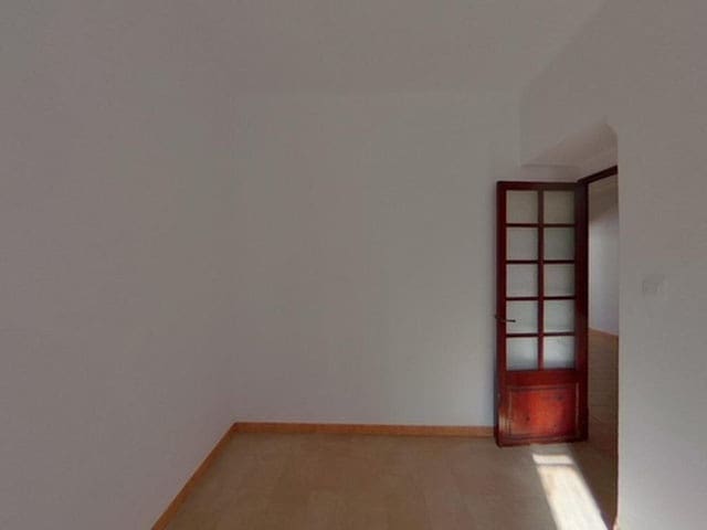 4 bedroom Flat for sale in Palma de Mallorca - € 320,000 (Ref: 9700125)