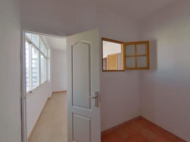 4 bedroom Flat for sale in Palma de Mallorca - € 320,000 (Ref: 9700125)