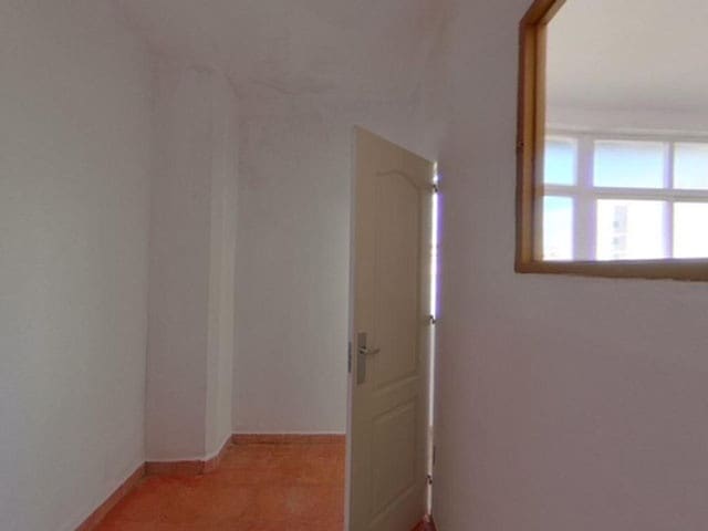 4 bedroom Flat for sale in Palma de Mallorca - € 320,000 (Ref: 9700125)