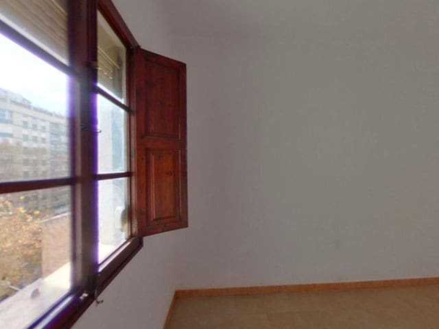 4 bedroom Flat for sale in Palma de Mallorca - € 320,000 (Ref: 9700125)