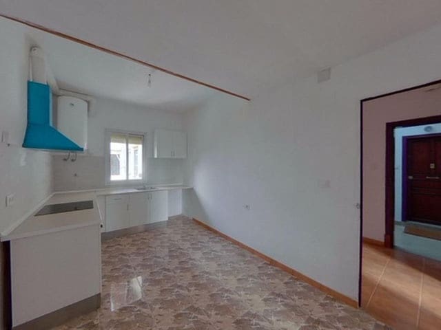 4 bedroom Flat for sale in Palma de Mallorca - € 320,000 (Ref: 9700125)