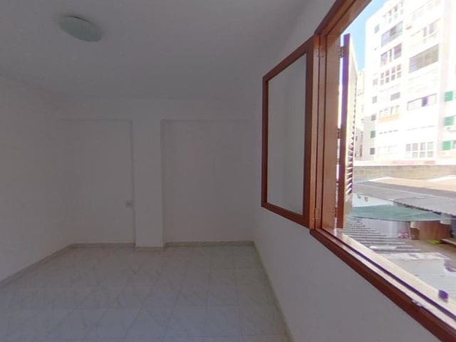 3 bedroom Flat for sale in Palma de Mallorca - € 285,000 (Ref: 9700126)