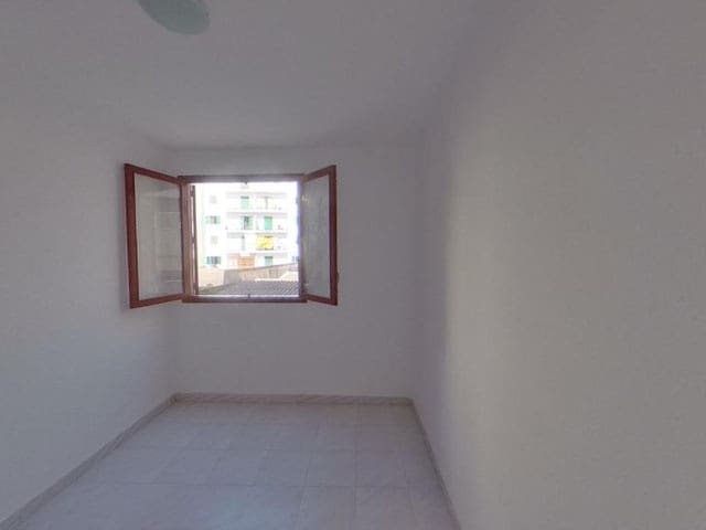 3 bedroom Flat for sale in Palma de Mallorca - € 285,000 (Ref: 9700126)