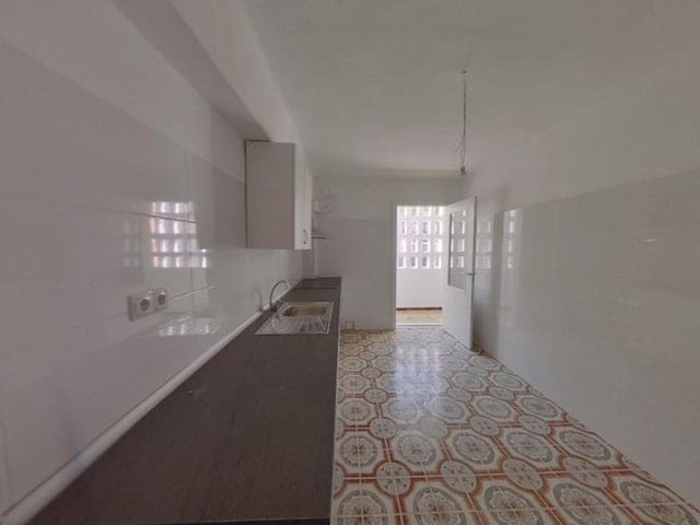 3 slaapkamer Flat te koop in Palma de Mallorca - € 240.000 (Ref: 9700127)