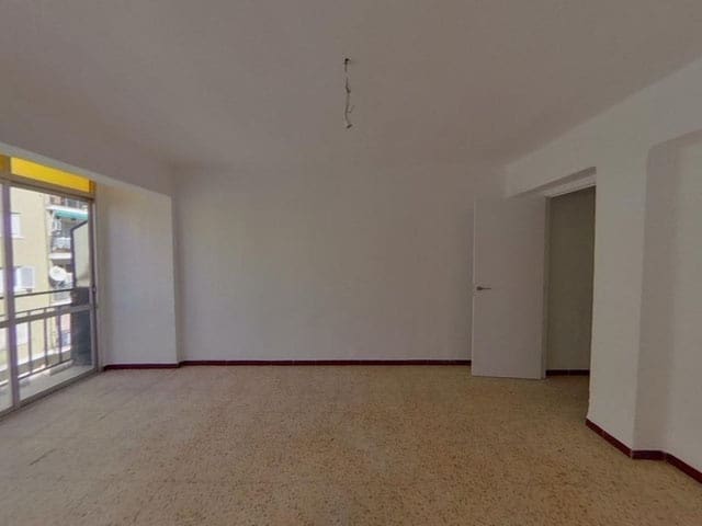 3 slaapkamer Flat te koop in Palma de Mallorca - € 240.000 (Ref: 9700127)