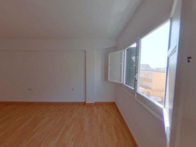 3 slaapkamer Flat te koop in Palma de Mallorca - € 240.000 (Ref: 9700127)