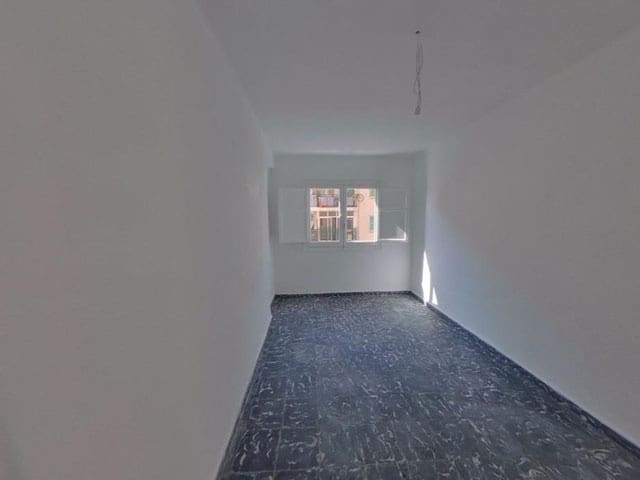 3 slaapkamer Flat te koop in Palma de Mallorca - € 240.000 (Ref: 9700127)