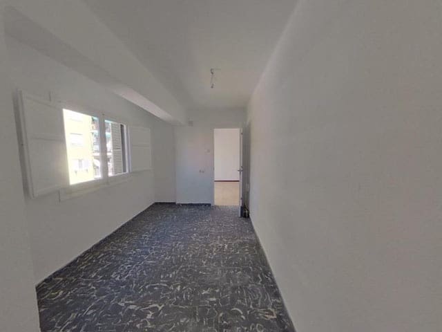 3 slaapkamer Flat te koop in Palma de Mallorca - € 240.000 (Ref: 9700127)