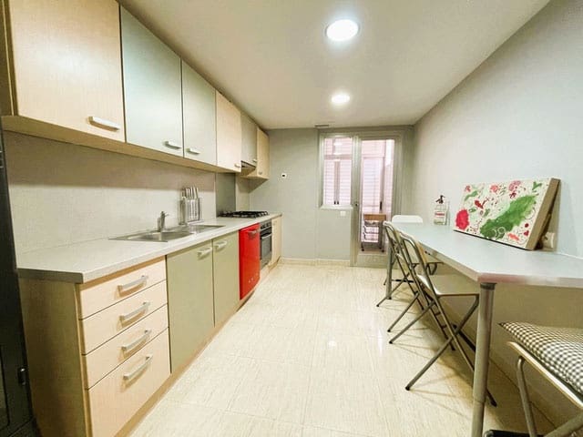 3 slaapkamer Flat te huur in Palma de Mallorca met zwembad garage - € 2.000 (Ref: 9777319)