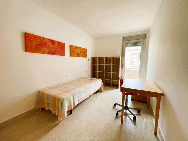 3 slaapkamer Flat te huur in Palma de Mallorca met zwembad garage - € 2.000 (Ref: 9777319)