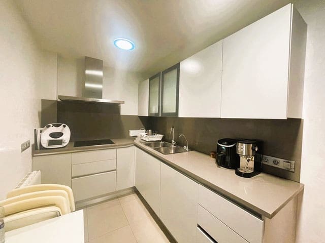 3 bedroom Flat for rent in Palma de Mallorca with garage - € 1,900 (Ref: 9973847)