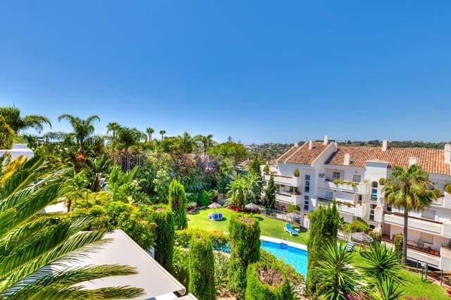 2 makuuhuone Huoneisto myytävänä paikassa Aloha Golf, Marbella mukana uima-altaan 
autotalli - 570 000 € (Ref: 10013431)