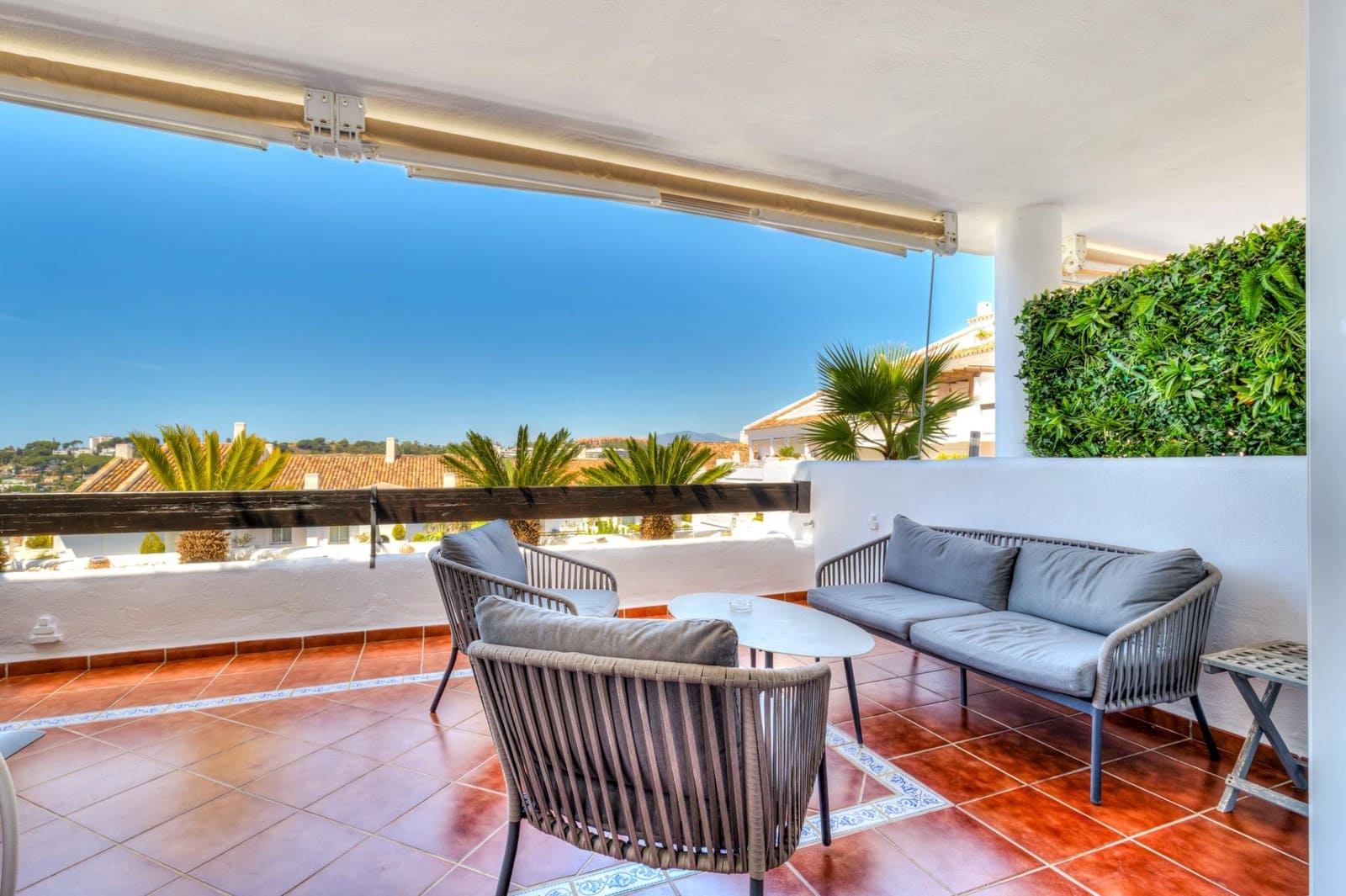 2 sypialnia Apartament na sprzedaż w Aloha Golf z basenem garażem - 570 000 € (Ref: 10013431)