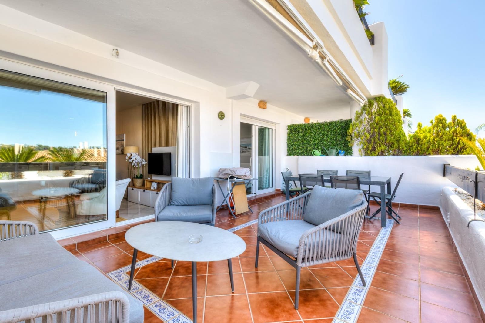 2 sypialnia Apartament na sprzedaż w Aloha Golf z basenem garażem - 570 000 € (Ref: 10013431)